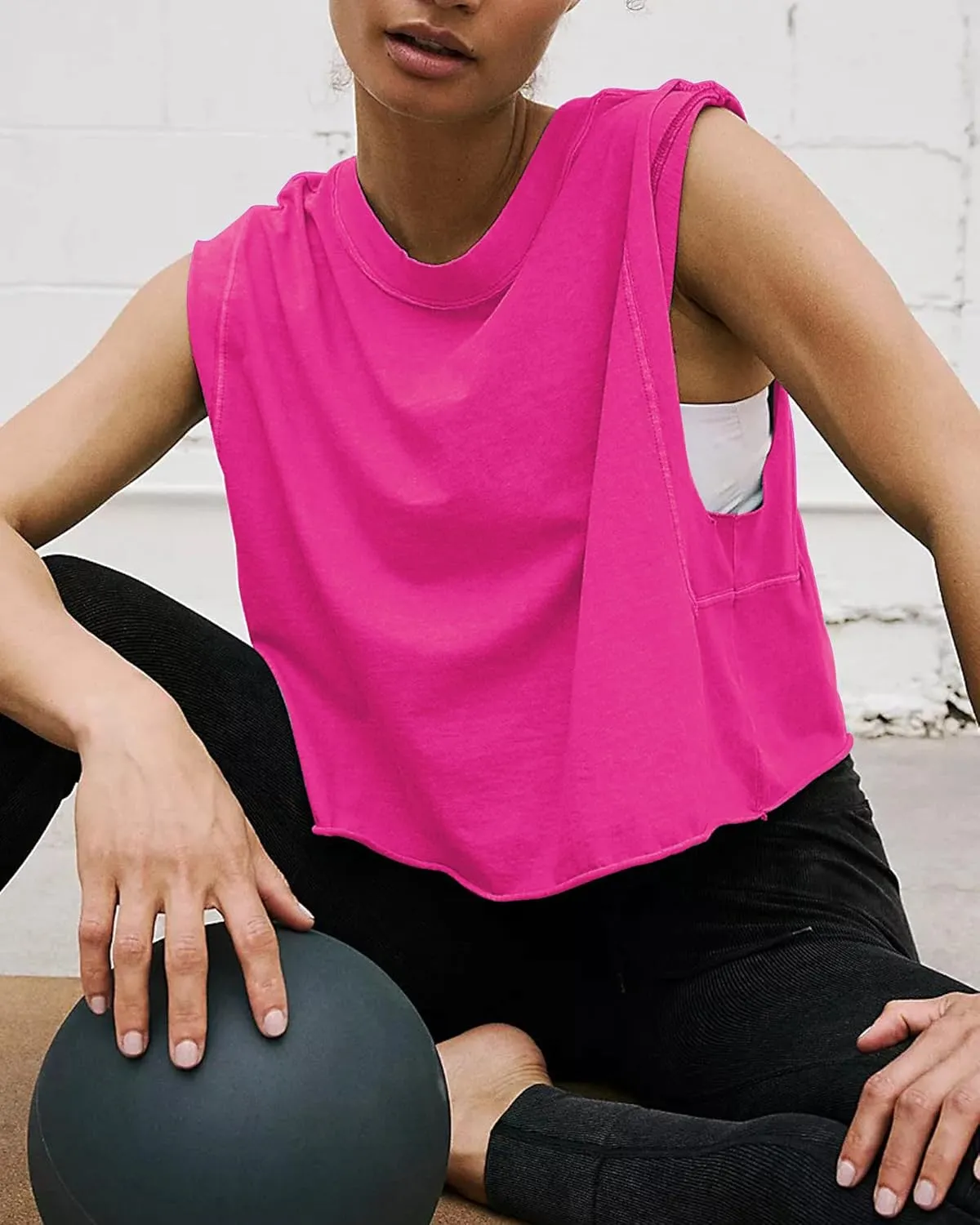 HUGOOME Women Workout Tank Tops Oversized Crop Sleeveless Tee Loose Fit Boxy Basic Yoga Active Summer T Shirts Gym 2025