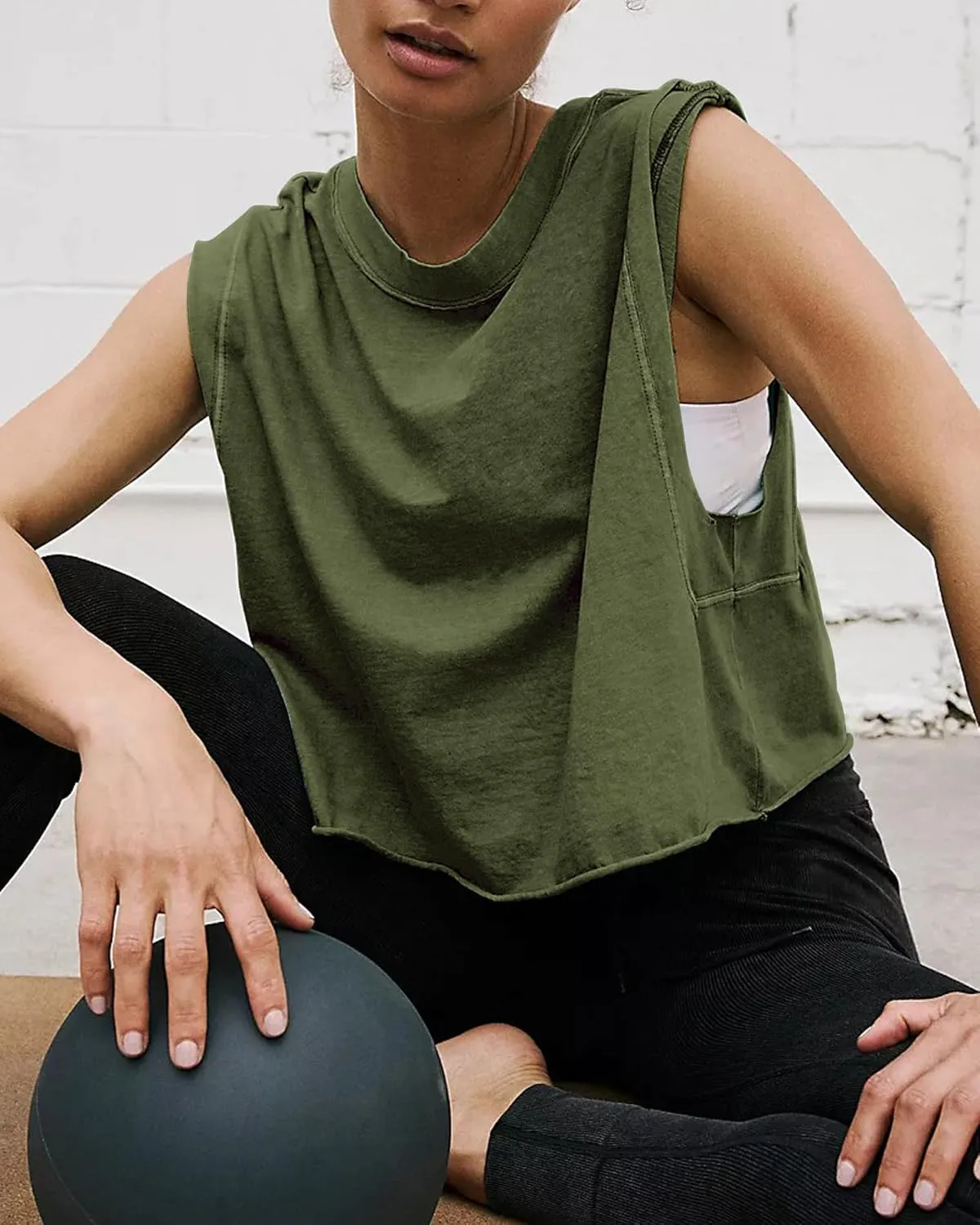 HUGOOME Women Workout Tank Tops Oversized Crop Sleeveless Tee Loose Fit Boxy Basic Yoga Active Summer T Shirts Gym 2025